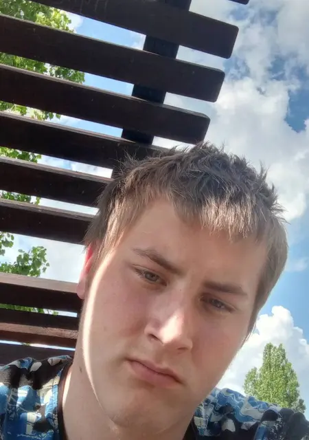 Я Владимир, 18, знакомлюсь на одну ночь в Воронежской