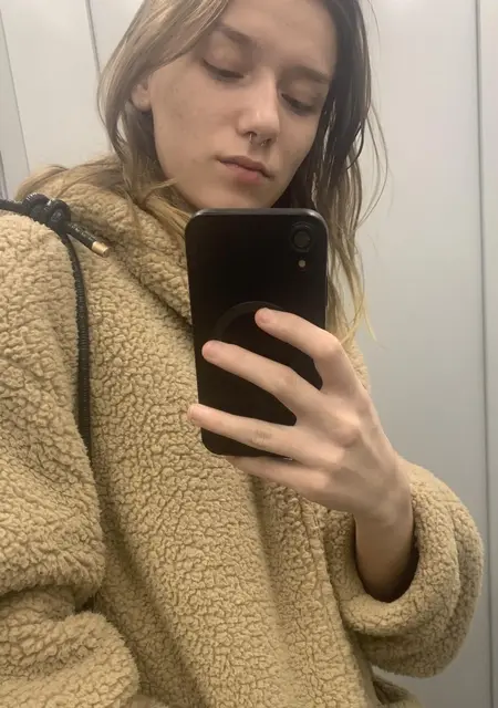 Я Арина, 18, из Санкт-Петербурга, ищу знакомство для дружбы