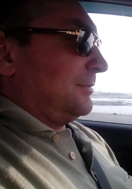 Я Владимир, 61, из Ноябрьска, ищу знакомства без обязательств