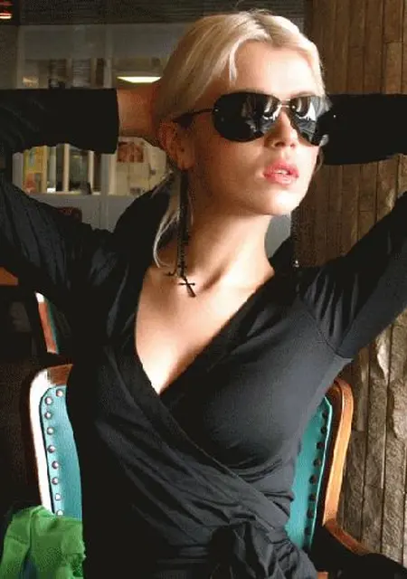 Кристина из Пскова, мне 44, познакомлюсь на одну ночь