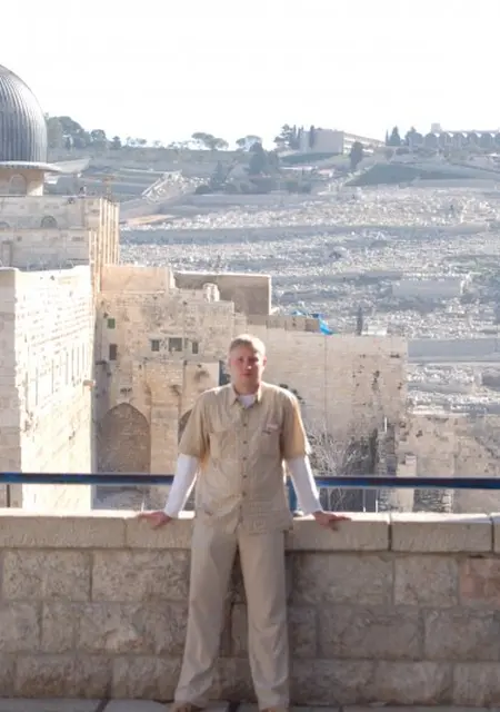 Я Артем, 45, из Домодедова, ищу знакомства без обязательств