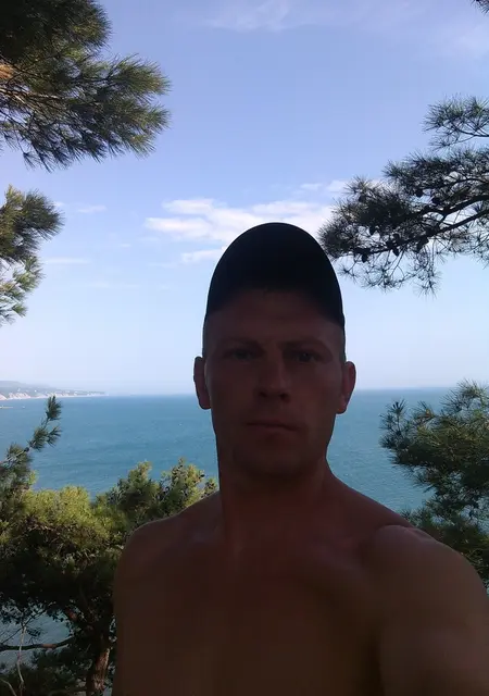 Веталик из Туапсе, мне 43, познакомлюсь для постоянных отношений