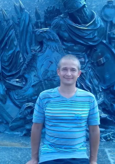 Я Олег, 41, из Новомосковска, ищу знакомства без обязательств