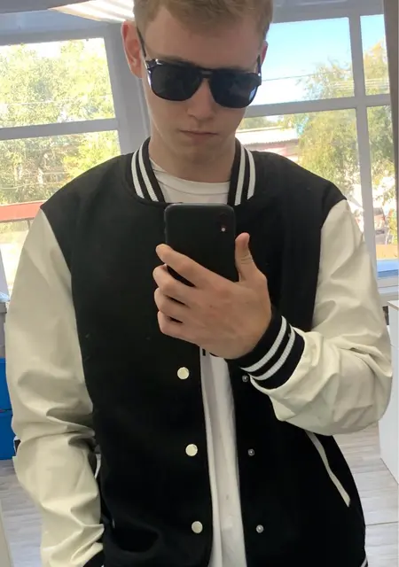 Герман из Владивостока, мне 18, познакомлюсь на одну ночь