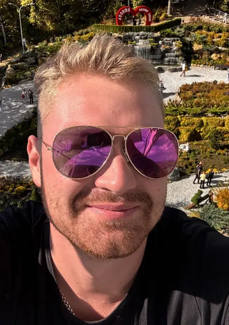 Я Владимир, 26, из Санкт-Петербурга, ищу знакомства без обязательств