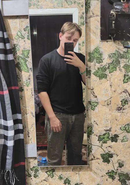 Я Ярик, 19, из Кургана, ищу знакомства без обязательств