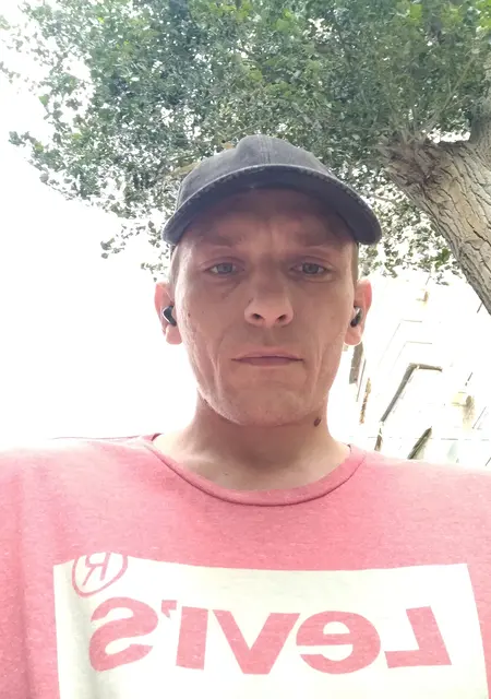 Я Влад, 36, из Астрахани, ищу знакомства без обязательств