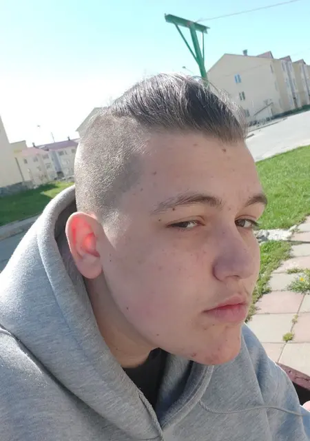 Я Даниил, 20, из Южно-Сахалинска, ищу знакомства на одну ночь