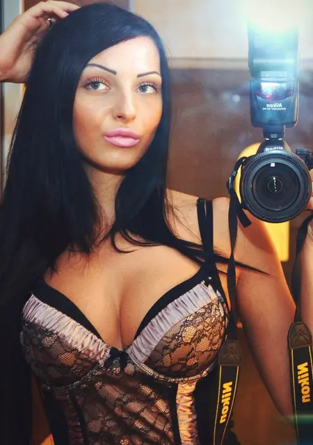 Я Афина, 30, знакомлюсь без обязательств в Санкт-Петербурге