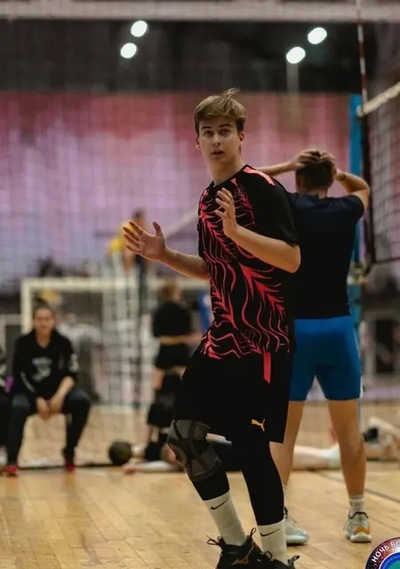 Я Юрий, 18, знакомлюсь на одну ночь в Гатчине