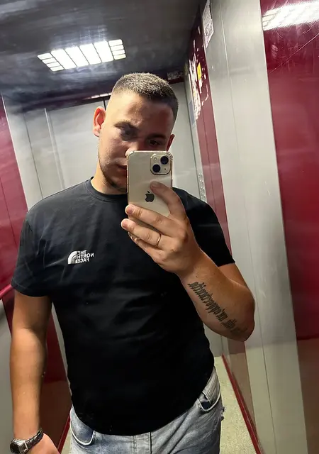 Я Максим, 29, из Волжского, ищу знакомства без обязательств