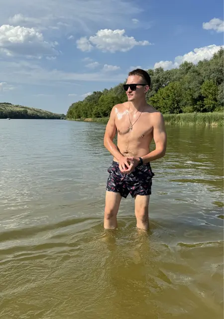 Александр из Воронежа, мне 33, познакомлюсь для постоянных отношений