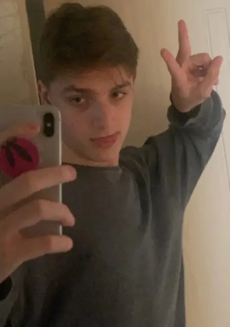 Артем из Самары, мне 19, познакомлюсь для общения