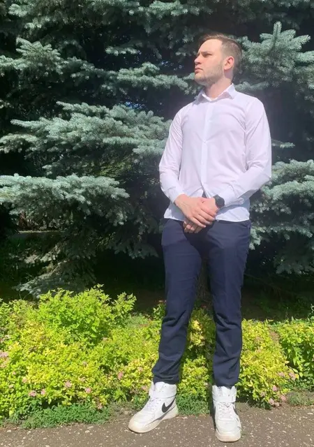 Я Кирилл, 21, из Саратова, ищу знакомства на одну ночь