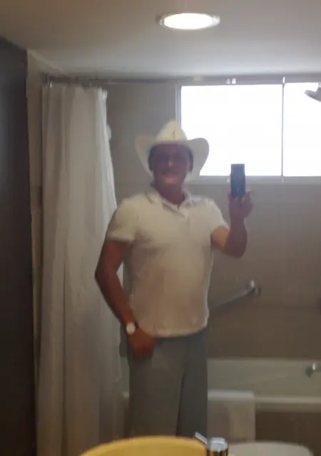 Сережа из Волжского, ищу на сайте знакомства на одну ночь