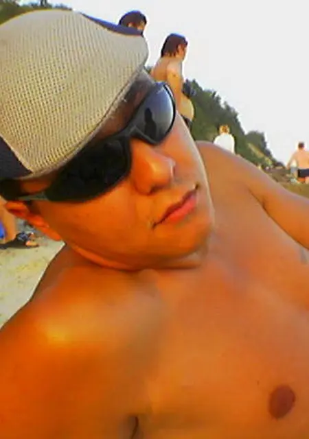 Александр из Таганрога, мне 43, познакомлюсь на одну ночь