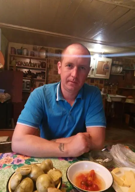 Я Михаил, 44, знакомлюсь на одну ночь в Губкине