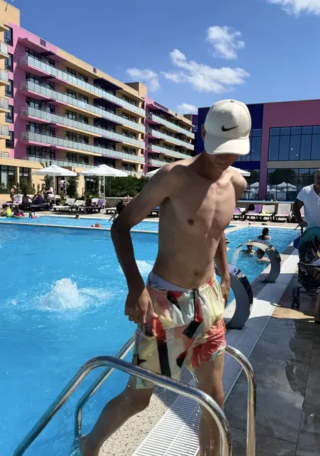 Я Максим, 21, из Краснодара, ищу знакомства без обязательств