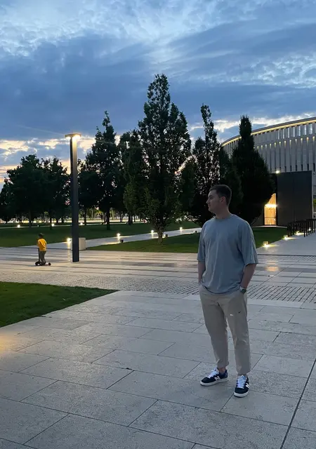 Я Сергей, 29, из Волжского, ищу знакомства без обязательств