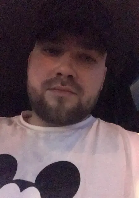 Я Alexandr, 28, знакомлюсь без обязательств в Мурманске