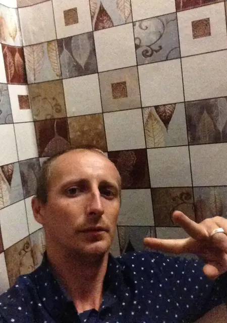 Александр из Каховки, ищу на сайте знакомства на одну ночь