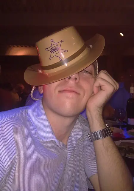 Антон из Артема, ищу на сайте знакомства на одну ночь