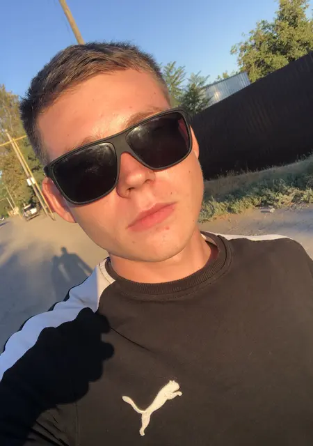 Витя из Астрахани, мне 20, познакомлюсь на одну ночь