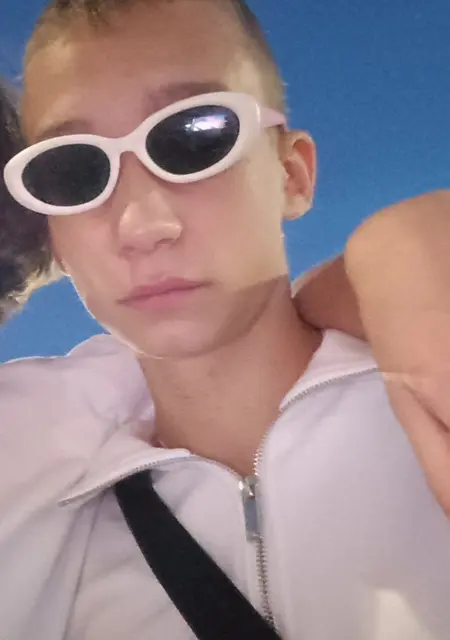 Я Максим, 18, из Новочебоксарска, ищу знакомства без обязательств