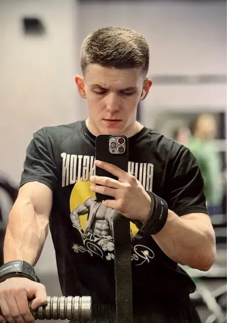 Иван из Нефтеюганска, мне 21, познакомлюсь на одну ночь