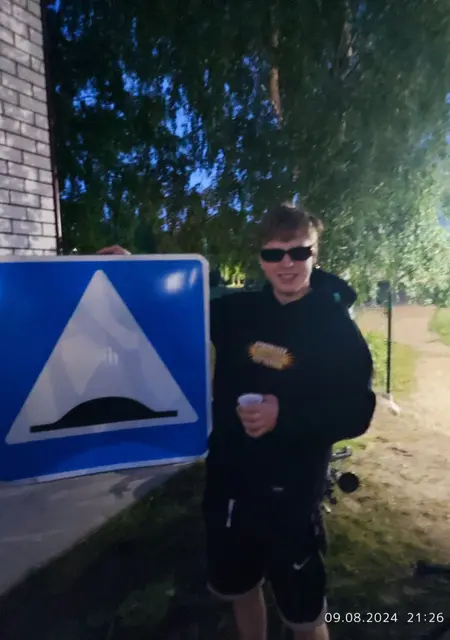 Егор из Коряжмы, ищу на сайте знакомства на одну ночь