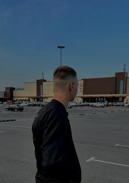 Я Oleg, 19, из Брянска, ищу знакомства без обязательств