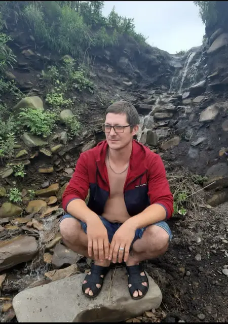 Александр из Уссурийска, ищу на сайте знакомства на одну ночь