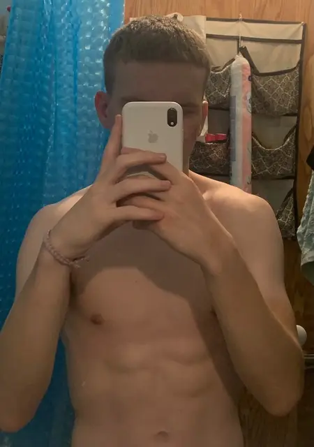 Я Влад, 21, знакомлюсь на одну ночь в Каменске-Уральском