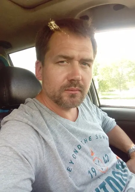 Я Влад, 49, из Чернигова, ищу знакомство для приятного времяпровождения