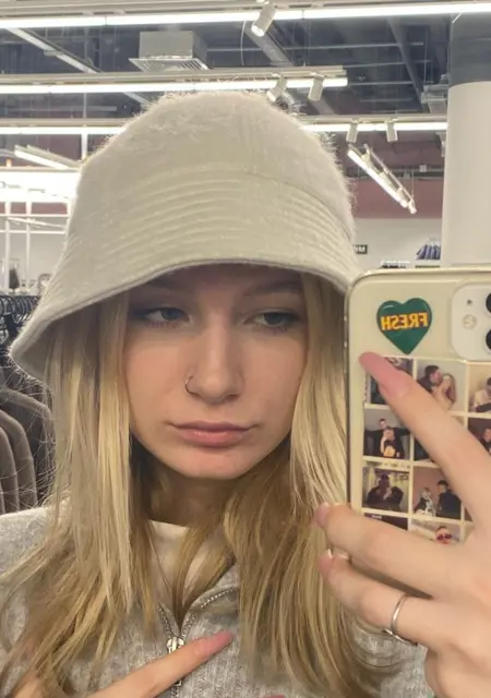 Я Вика, 21, из Краснодара, ищу знакомства без обязательств