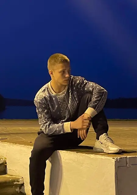 Руслан из Владимира, мне 20, познакомлюсь на одну ночь