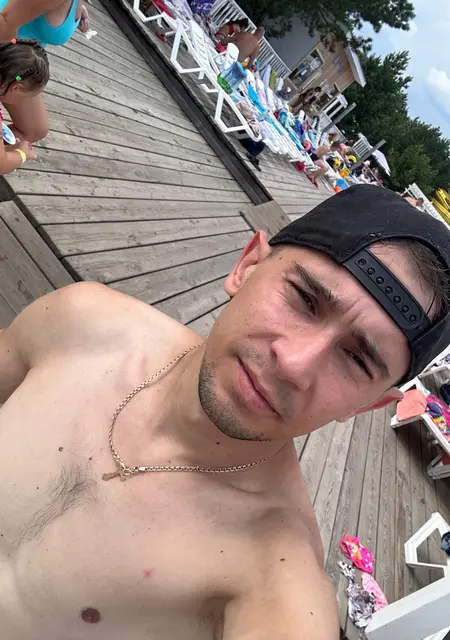 Тим из Кирова, ищу на сайте знакомства на одну ночь