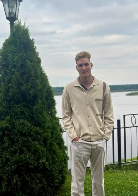 Я Григорий, 21, знакомлюсь на одну ночь в Ижевске