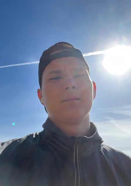 Макс из Каменска-Уральского, ищу на сайте знакомства на одну ночь