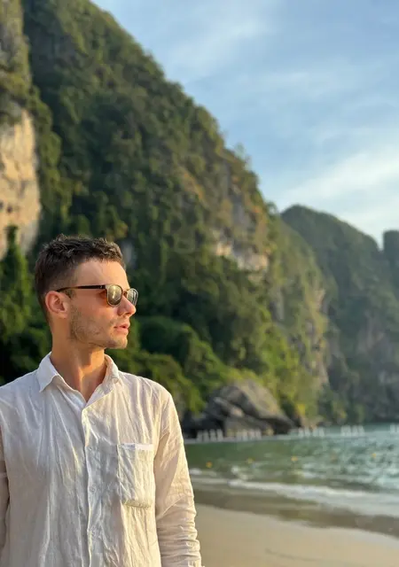 Я Артем, 25, из Когалыма, ищу знакомства на одну ночь