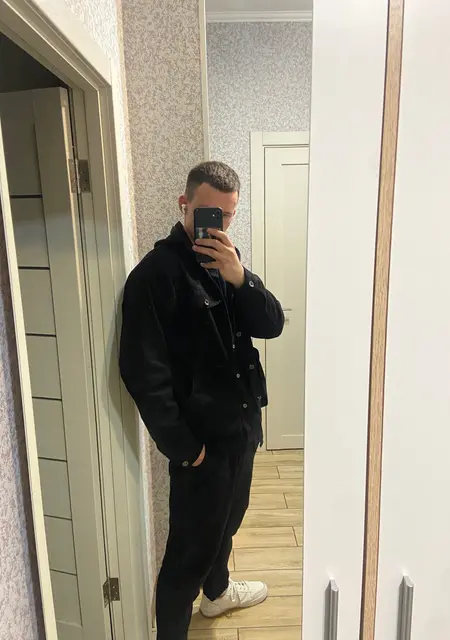 Я Владимир, 21, из Долгопрудного, ищу знакомства без обязательств