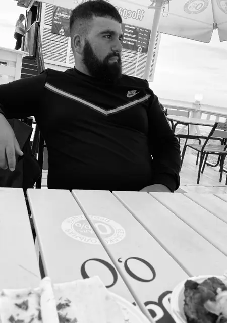 Артём из Феодосии, мне 35, познакомлюсь для открытые отношения