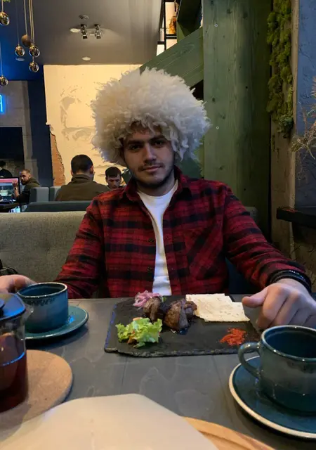 Хаким из Волжского, мне 22, познакомлюсь без обязательств