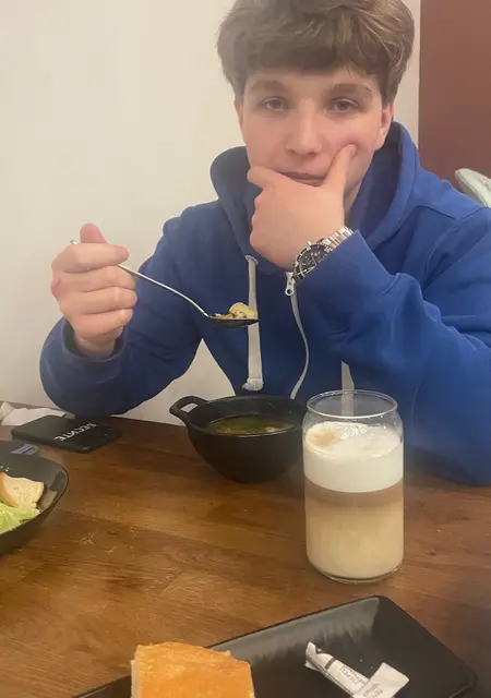 Я Вадим, 18, из Архангельска, ищу знакомства без обязательств