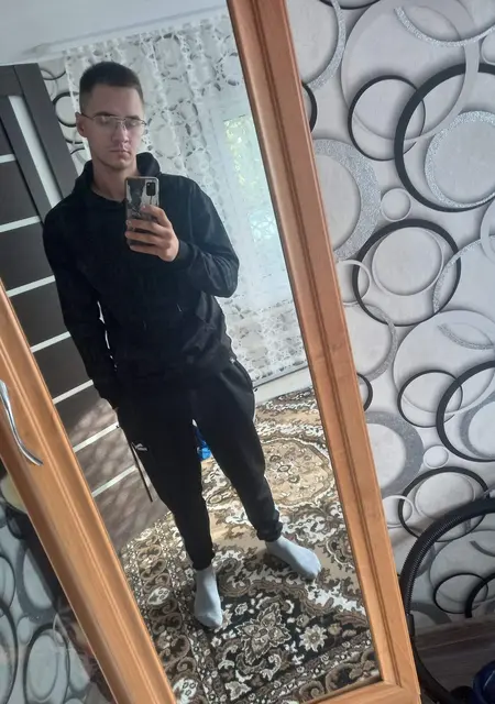 Я Юра, 21, знакомлюсь без обязательств в Сургуте