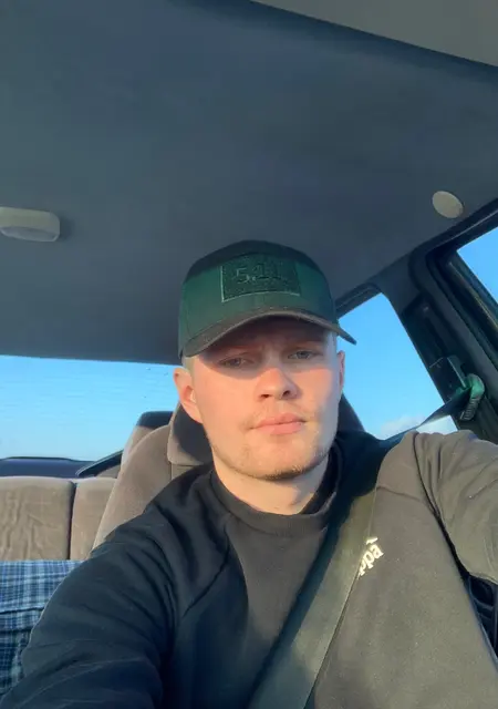 Егор из Красного Кута, ищу на сайте знакомства на одну ночь