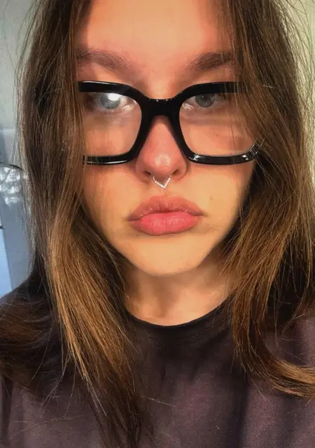 Я Алина, 19, из Рязани, ищу знакомство для приятного времяпровождения