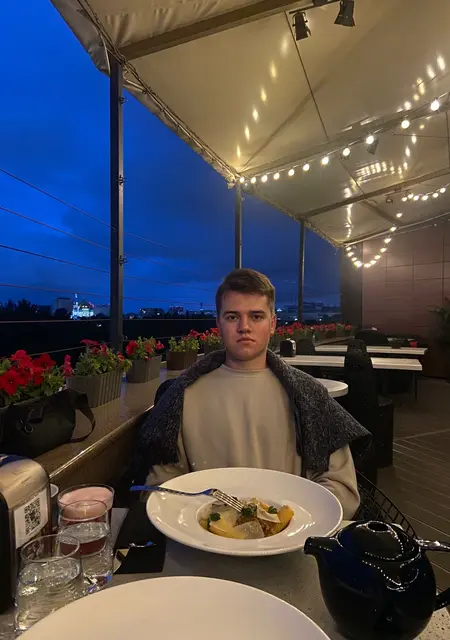 Я Захар, 19, знакомлюсь без обязательств в Омске