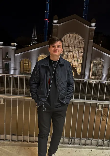 Я Alex, 24, знакомлюсь для открытые отношения в Санкт-Петербурге