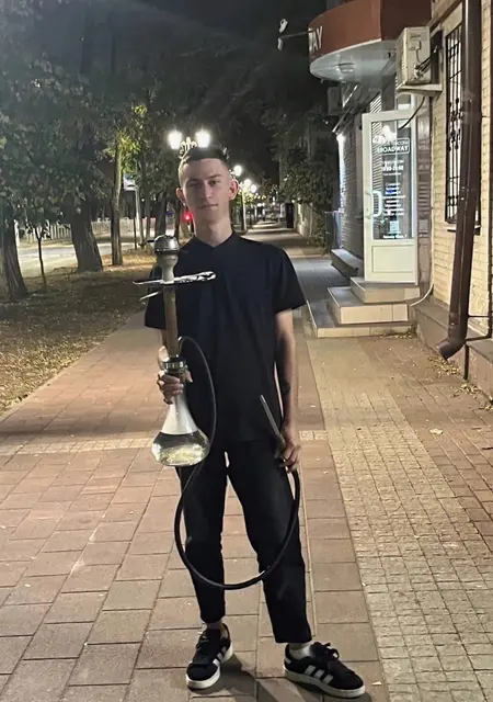 Артём из Краснодара, мне 20, познакомлюсь для приятного времяпровождения